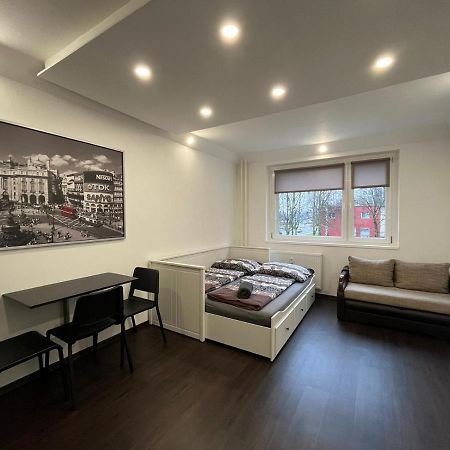 Apartment Charkovska Karlovy Vary Exterior photo